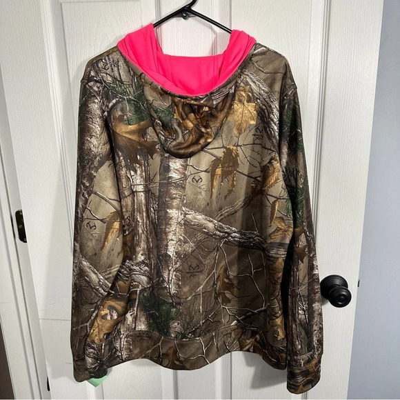 Under Armour Realtree Xtra camo/pink hoodie sweatshirt, size 2XL - Picture 6 of 16